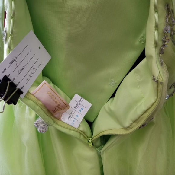 SIZE 6 PRINCESS DRESS CONVERTIBLE A-LINE - Picture 3 of 6